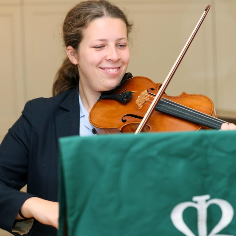 lady playing violin